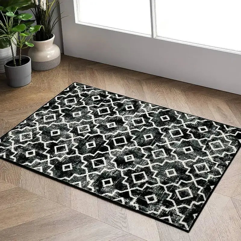 Amazon Basics Geometric Printed 4′ 6 Rug — view 3