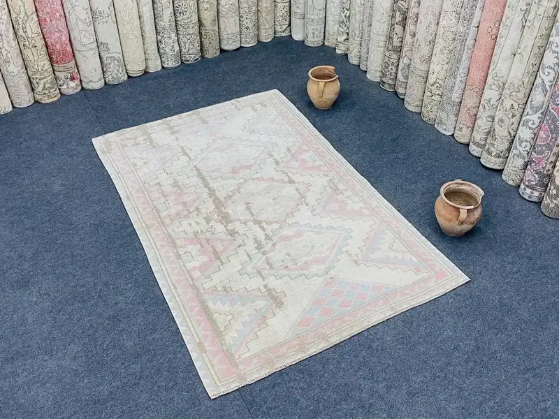 Luria Rugs Vintage Floral Aria Collection Rug — view 3